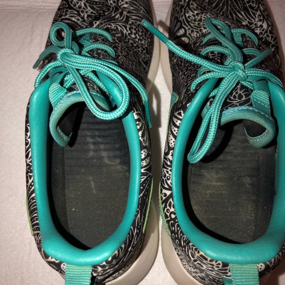 Custom Nikes! - Picture 4 of 4